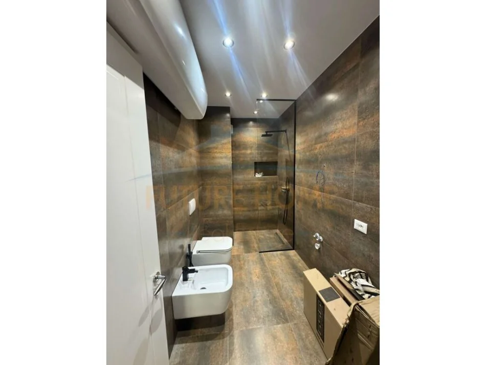 Tirane, jepet me qera apartament 2+1+Ballkon Kati 3, 105 m² 650 € (Unaza e Re)