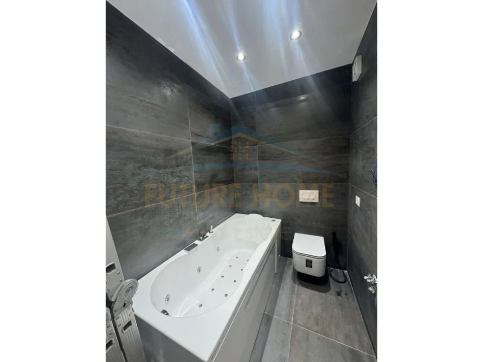 Tirane, jepet me qera apartament 2+1+Ballkon Kati 3, 105 m² 650 € (Unaza e Re)