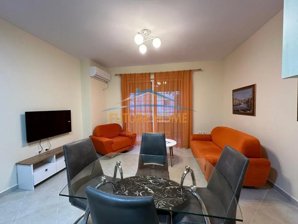 Tirane, jepet me qera apartament 2+1+Ballkon Kati 3, 80 m² 560 € (Rruga Bill Klinton)