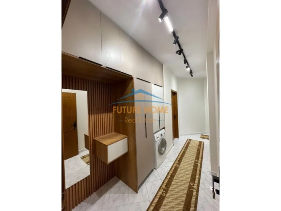 Tirane, jepet me qera apartament 1+1+Ballkon Kati 3, 65 m² 550 € (Kodra e Diellit)