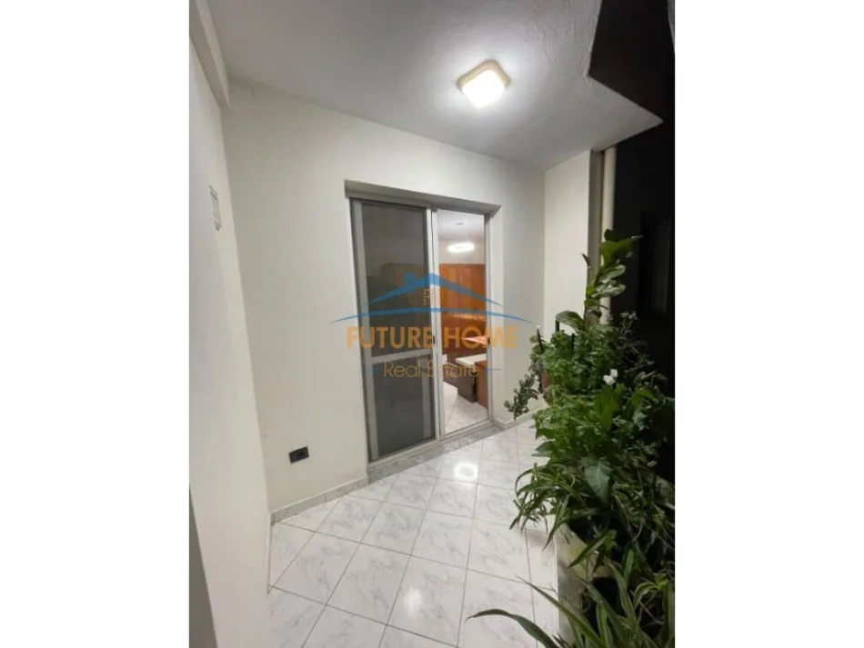 Tirane, jepet me qera apartament 1+1+Ballkon Kati 3, 65 m² 550 € (Kodra e Diellit)