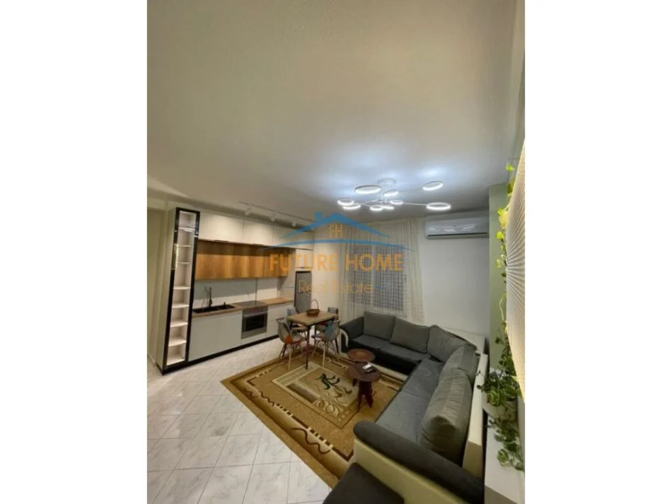 Tirane, jepet me qera apartament 1+1+Ballkon Kati 3, 65 m² 550 € (Kodra e Diellit)