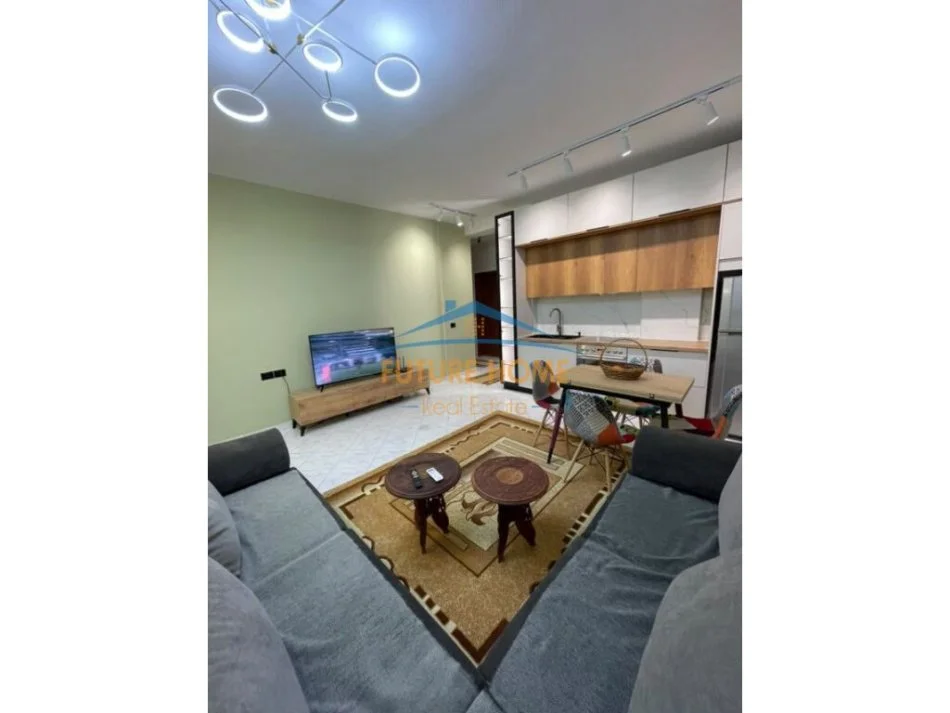 Tirane, jepet me qera apartament 1+1+Ballkon Kati 3, 65 m² 550 € (Kodra e Diellit)