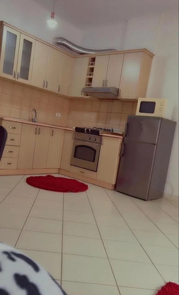 Tirane, jepet me qera apartament 1+1+Ballkon Kati 6, 65 m² 370 € 