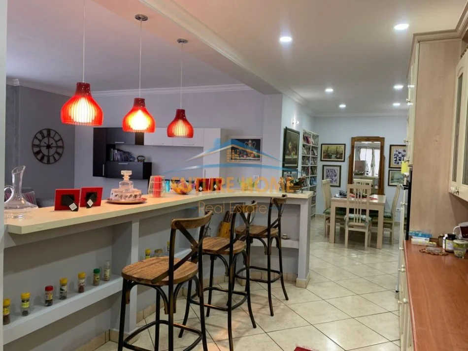 Tirane, jepet me qera apartament 2+1+Ballkon Kati 6, 117 m² 800 € (Myslym Shyri)