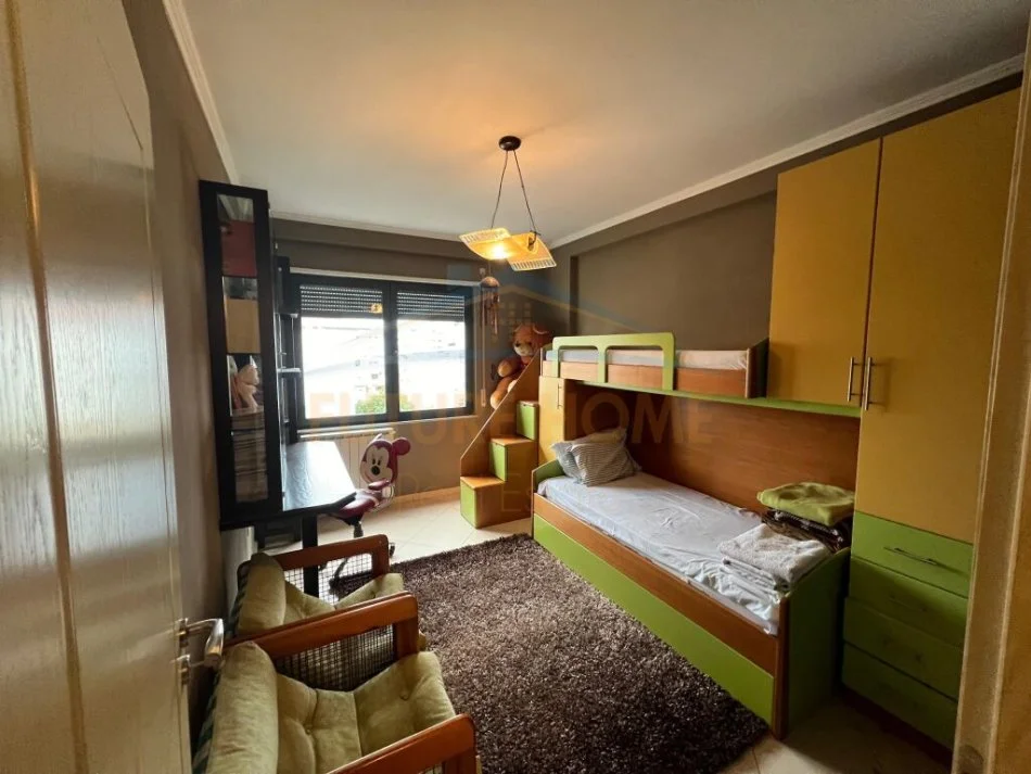 Tirane, jepet me qera 2+1 , 98 m² (tregu elektrik)