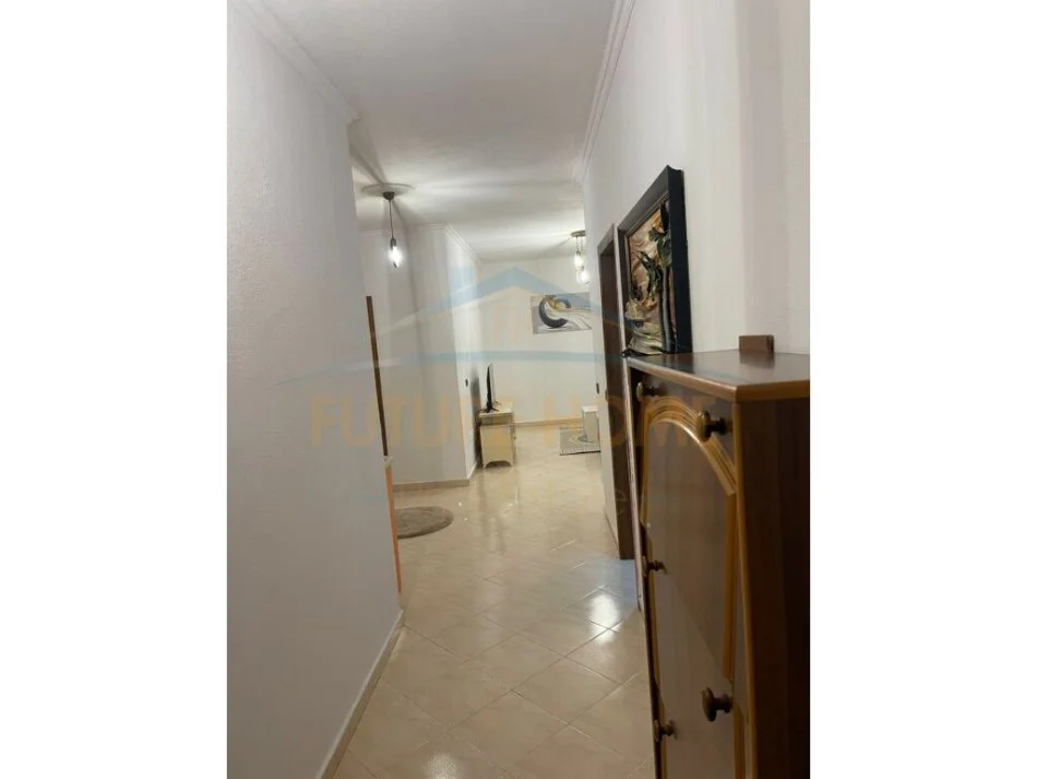 Durres, jepet me qera apartament 3+1 Kati 2, 87 m² 500 € (ukd)
