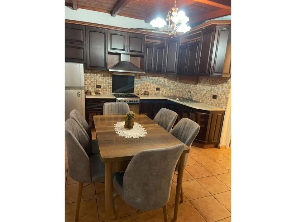 Durres, jepet me qera apartament 3+1 Kati 2, 87 m² 500 € (ukd)