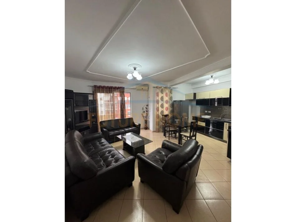 Tirane, jepet me qera apartament 2+1 Kati 5, 70 m² 530 € (UNAZA E RE)