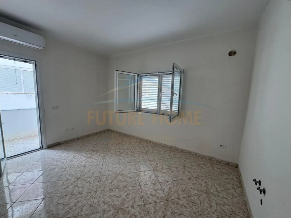 Durres, shitet apartament 1+1+Ballkon , 68000 (plazh iliria)