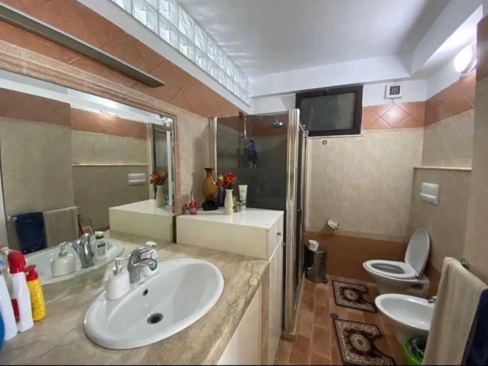 Durres, jepet me qera apartament+verande | Penthouse 3+1 Kati 8, 104 m² (TEK BLUE STARI NE DURRES)