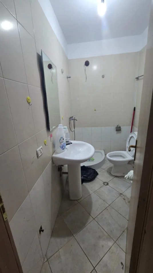 Tirane, jepet me qera apartament 1+1+Ballkon Kati 7, 70 m² 380 € (Rruga Besim Alla Misto Mame)
