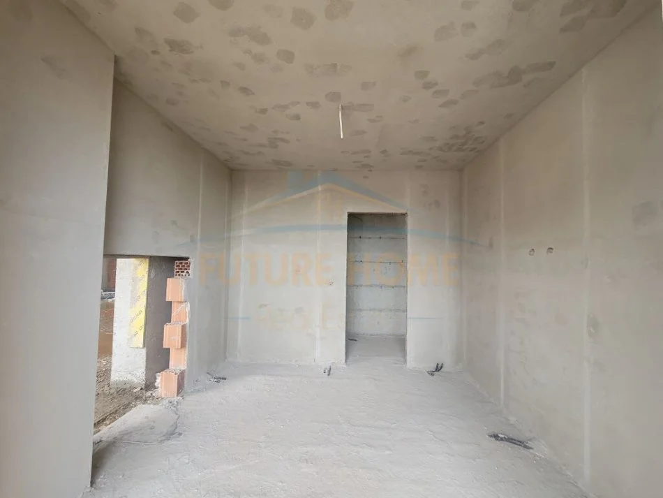 Tirane, shitet apartament 1+1+Ballkon Kati 3, 79 m² 107.000 € (Siri Kodra)