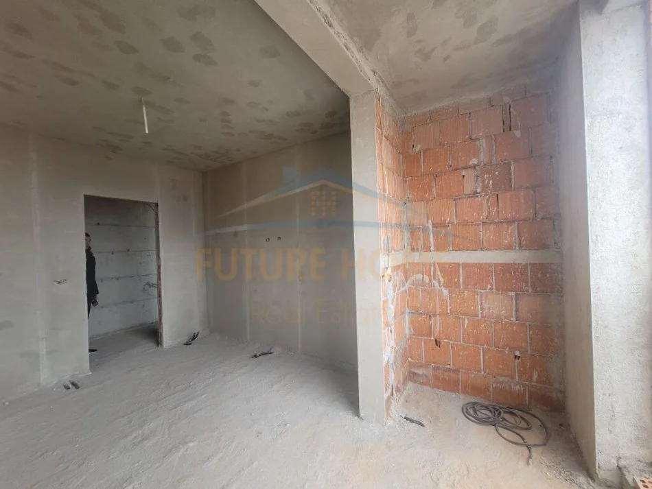 Tirane, shitet apartament 1+1+Ballkon Kati 3, 79 m² 107.000 € (Siri Kodra)