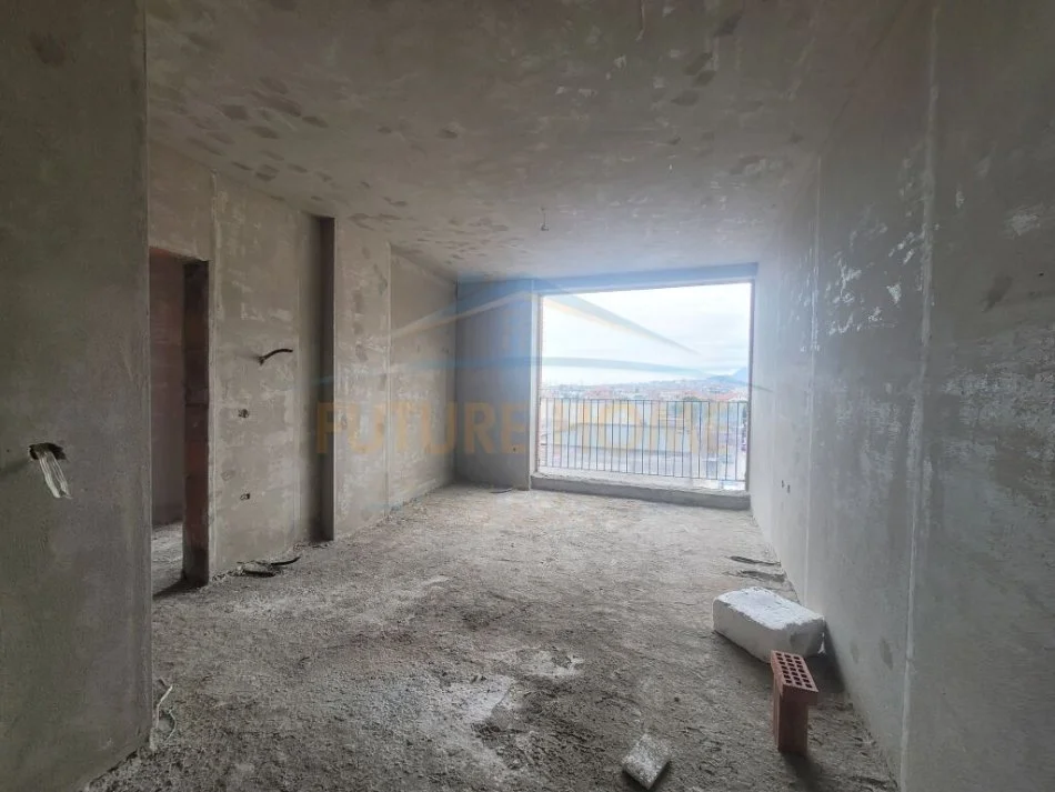 Tirane, shitet apartament 1+1+Ballkon Kati 3, 79 m² 107.000 € (Siri Kodra)