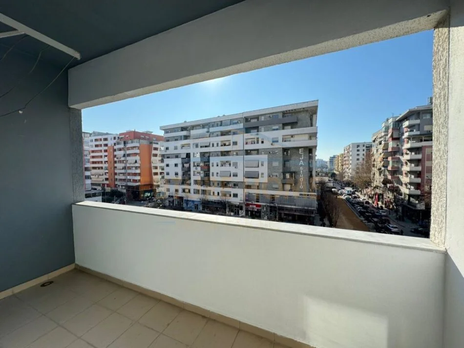 Tirane, shitet apartament 2+1 Kati 4, 106 m² 145.000 € (UNAZA E RE)