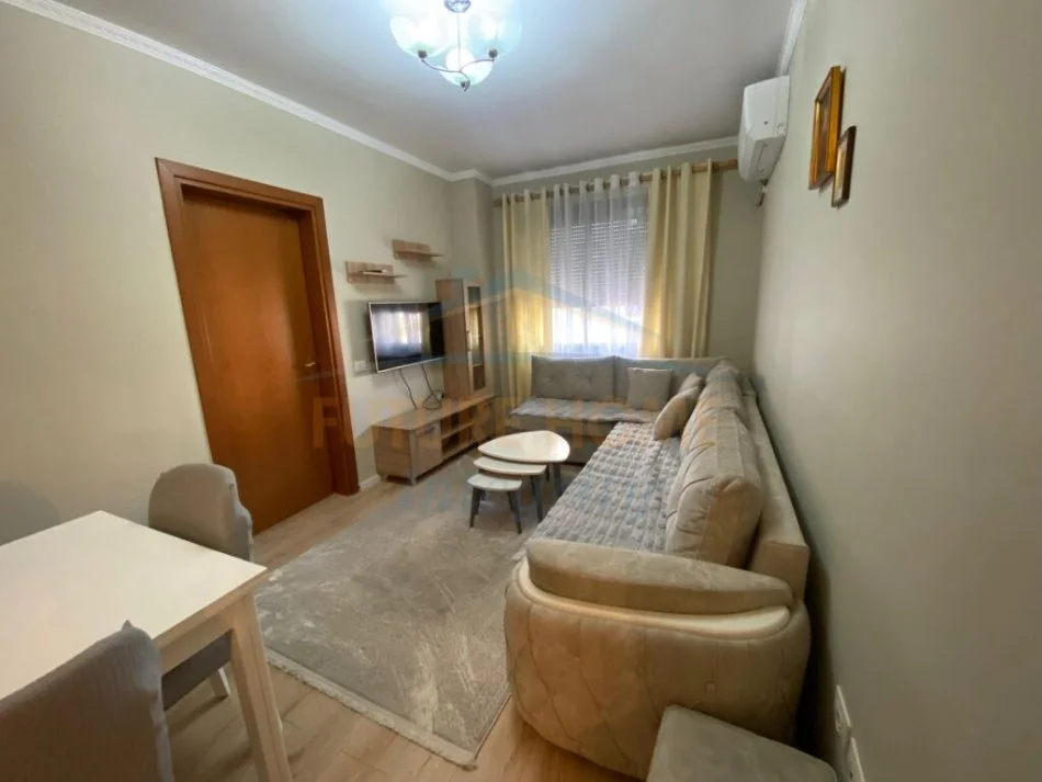 Tirane, jepet me qera apartament 1+1 Kati 3, 62 m² 500 € (Xhamia e Tabakeve Tirane)