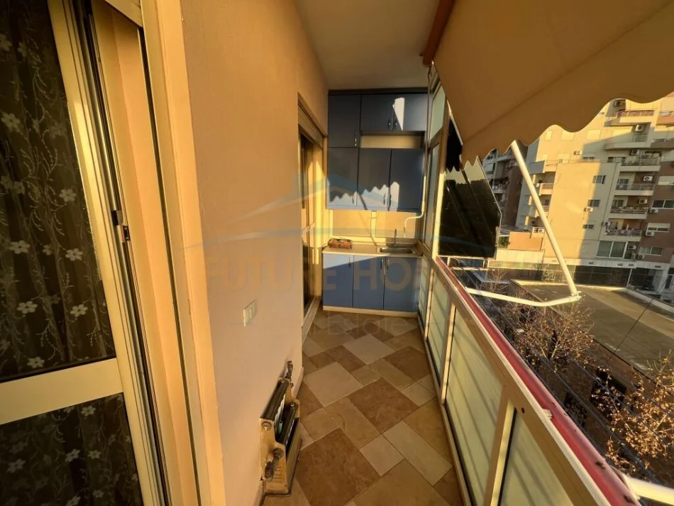 Tirane, jepet me qera apartament 2+1 Kati 5, 87 m² 600 € (Rruga Panorama)