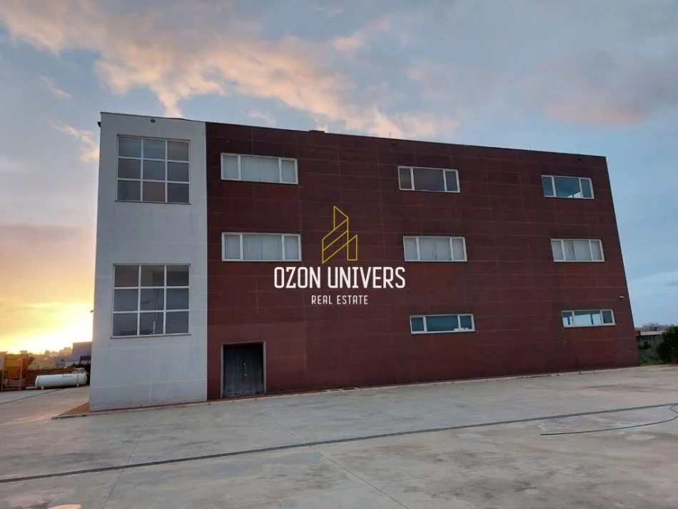 Durres, shitet magazine Kati 3, 1.281 m² 1.300.000 € (Portoromano, Durrës)