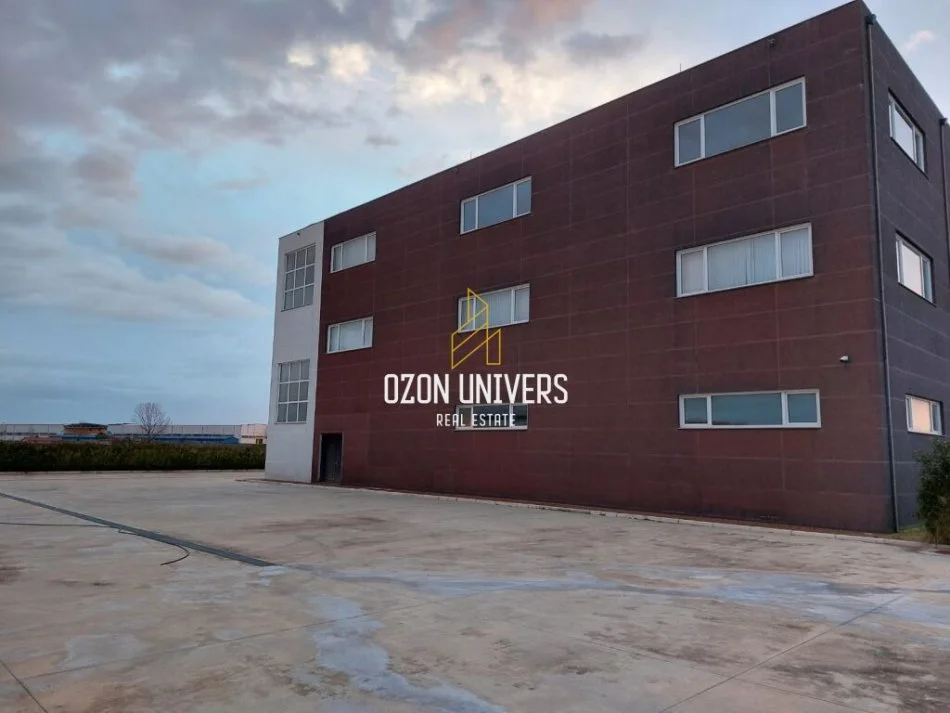 Durres, shitet magazine Kati 3, 1.281 m² 1.300.000 € (Portoromano, Durrës)