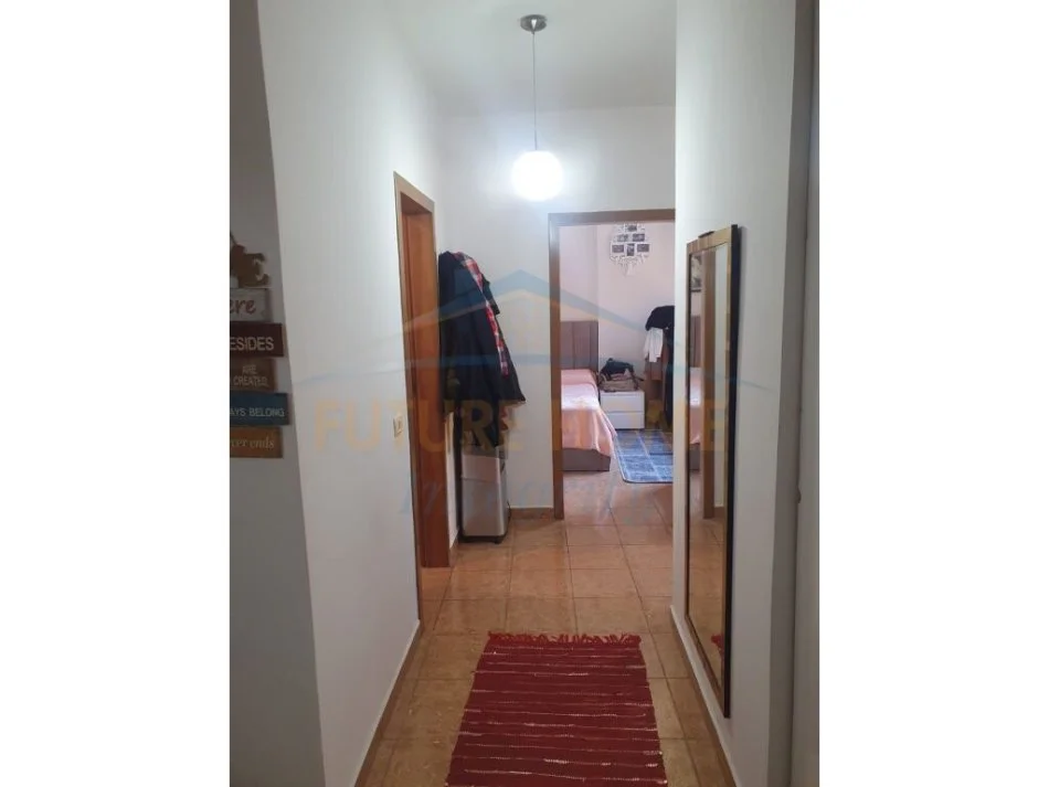 Tirane, jepet me qera apartament 2+1 Kati 3, 100 m² 600 € (MINISTRIJA E JASHTME)