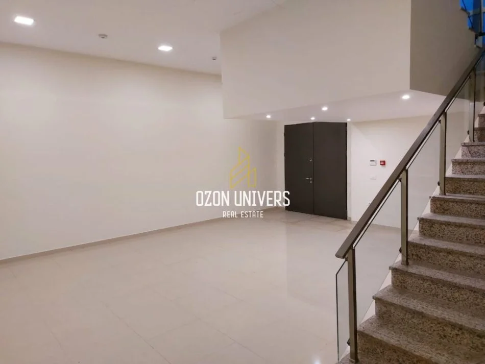 Durres, shitet magazine Kati 3, 1.281 m² 1.300.000 € (Portoromano, Durrës)