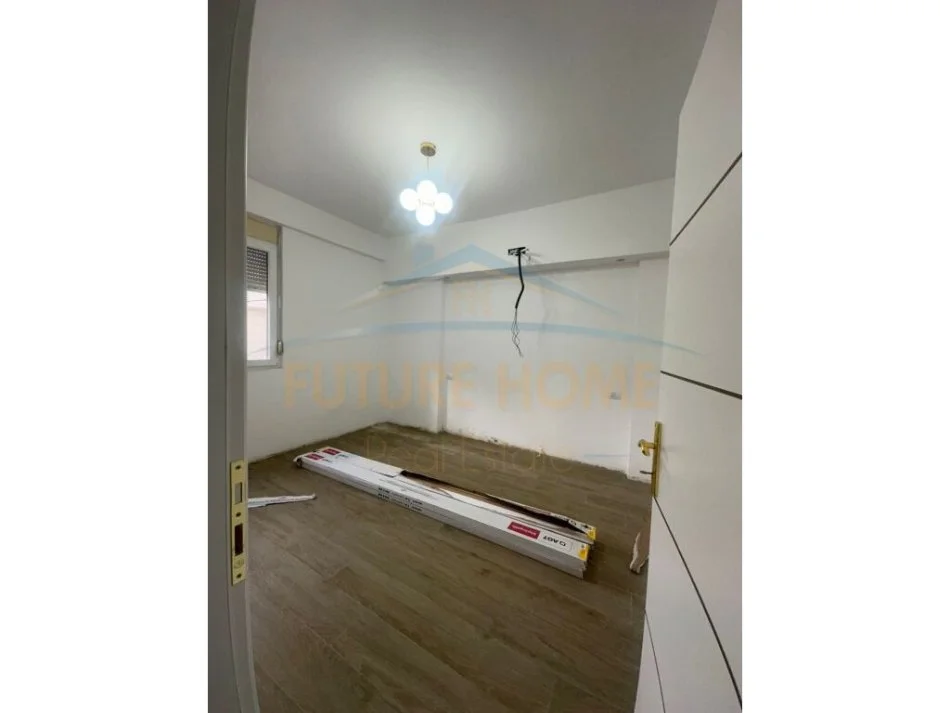 Durres, shitet ambjent biznesi Kati 1, 93 m² 135.000 € (poliklinika)