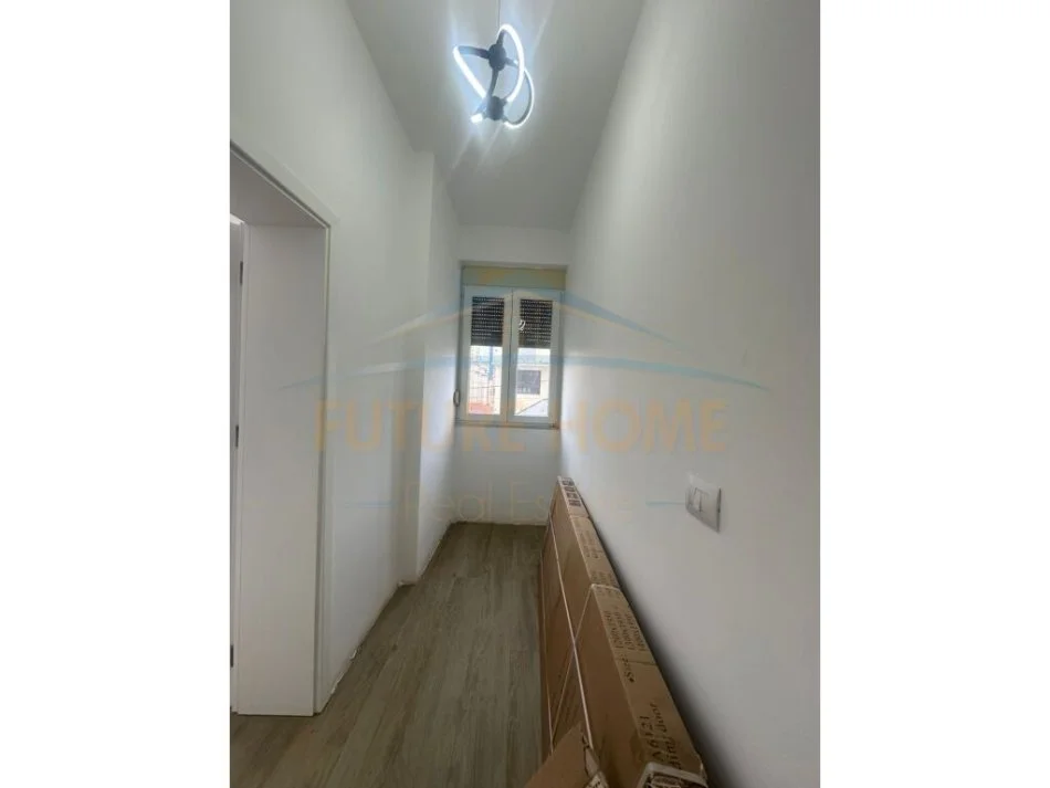 Durres, shitet ambjent biznesi Kati 1, 93 m² 135.000 € (poliklinika)