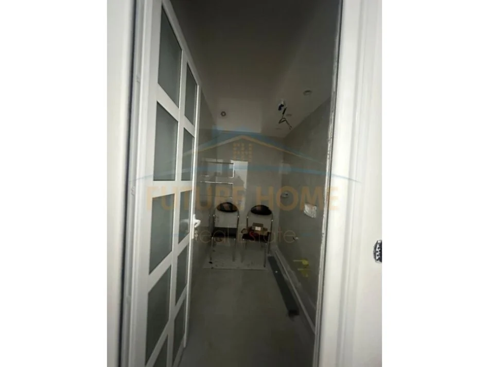 Durres, shitet ambjent biznesi Kati 1, 93 m² 135.000 € (poliklinika)