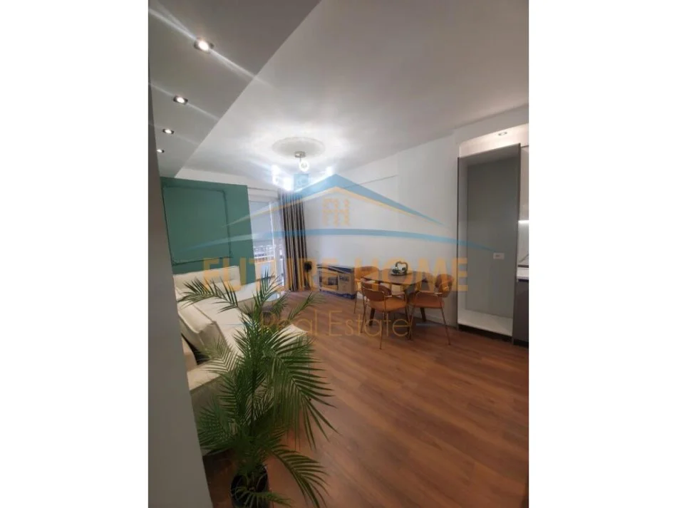 Tirane, jepet me qera apartament 2+1 Kati 2, 600 € (selvia)