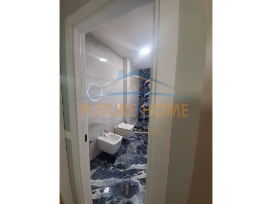 Tirane, jepet me qera apartament 2+1 Kati 2, 600 € (selvia)