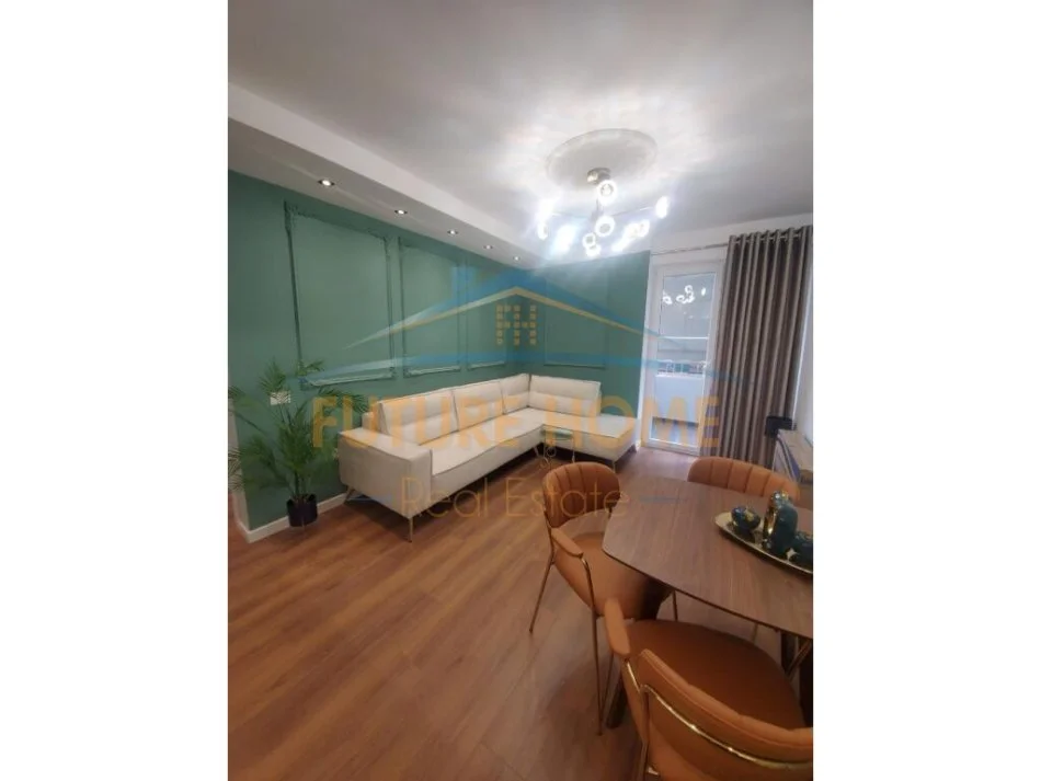 Tirane, jepet me qera apartament 2+1 Kati 2, 600 € (selvia)