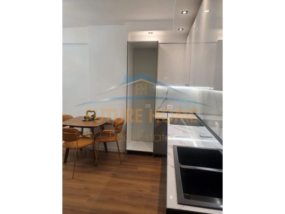 Tirane, jepet me qera apartament 2+1 Kati 2, 600 € (selvia)