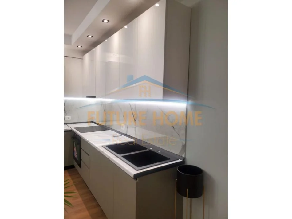 Tirane, jepet me qera apartament 2+1 Kati 2, 600 € (selvia)