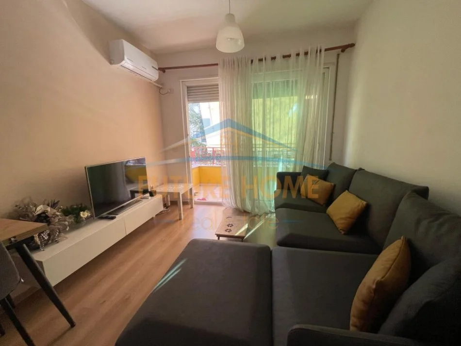 Tirane, jepet me qera apartament 1+1 Kati 1, 54 m² 500 € (5 MAJI TIRANE)