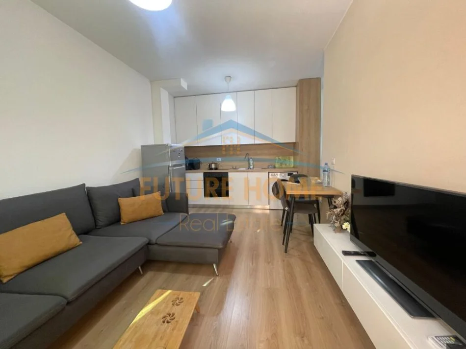 Tirane, jepet me qera 1+1+Ballkon Kati 1, 54 m² 500 € (5 MAJ)