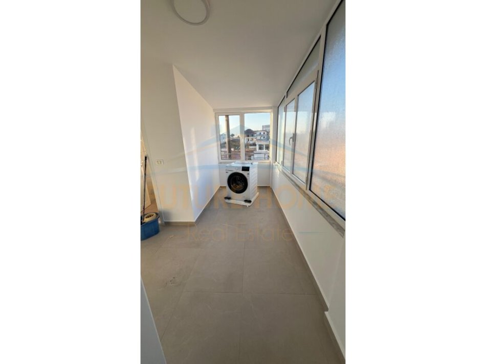 Tirane, jepet me qera apartament 3+1+Aneks+Ballkon Kati 2, 158 m² 750 € (SAUK)