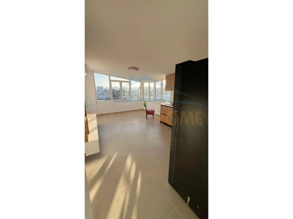 Tirane, jepet me qera apartament 3+1+Aneks+Ballkon Kati 2, 158 m² 750 € (SAUK)