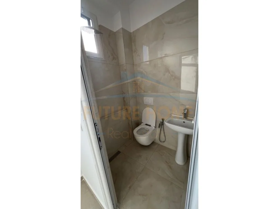 Tirane, jepet me qera apartament 3+1+Aneks+Ballkon Kati 2, 158 m² 750 € (Sauk)