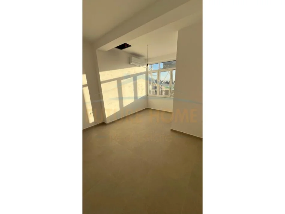 Tirane, jepet me qera apartament 3+1+Aneks+Ballkon Kati 2, 158 m² 750 € (SAUK)