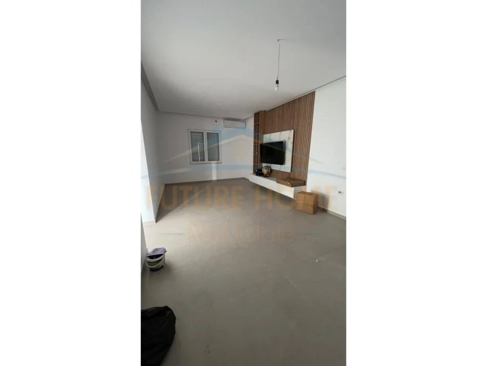 Tirane, jepet me qera apartament 3+1+Aneks+Ballkon Kati 2, 158 m² 750 € (SAUK)