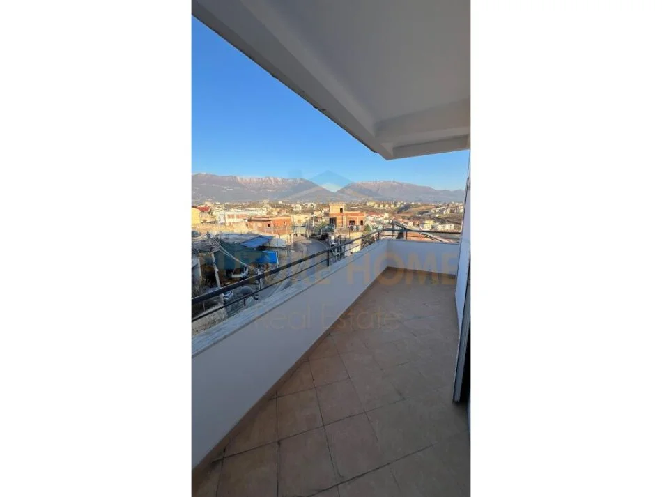 Tirane, jepet me qera apartament 3+1+Aneks+Ballkon Kati 2, 158 m² 750 € (Sauk)