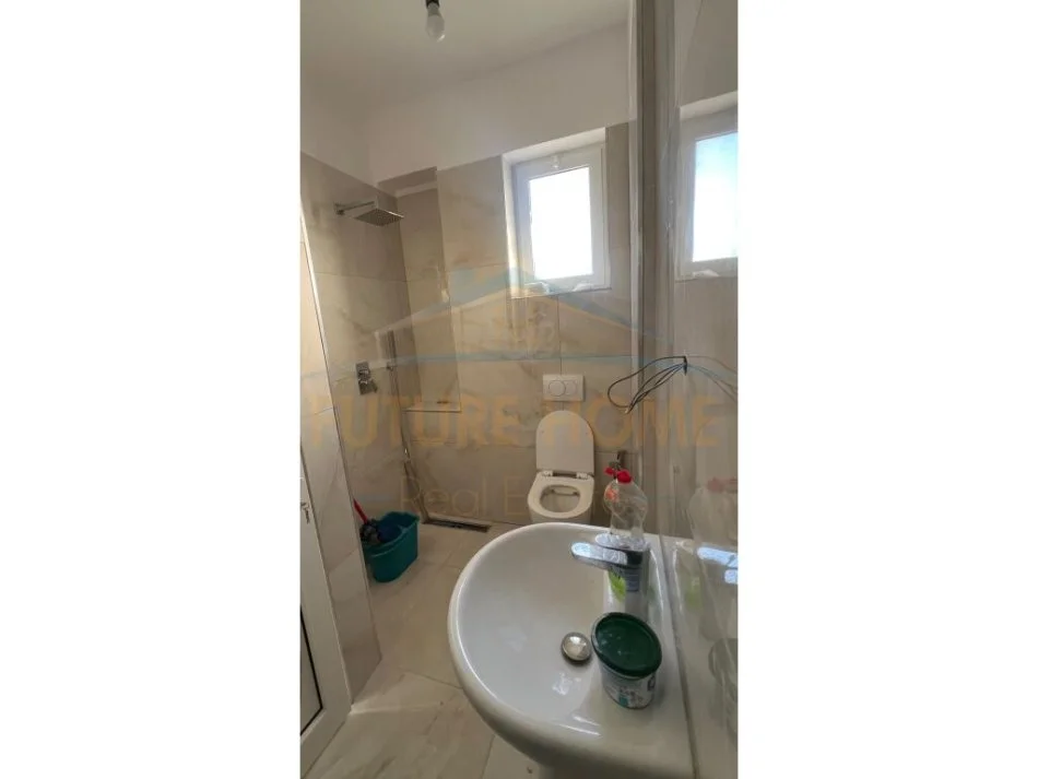 Tirane, jepet me qera apartament 3+1+Aneks+Ballkon Kati 2, 158 m² 750 € (Sauk)