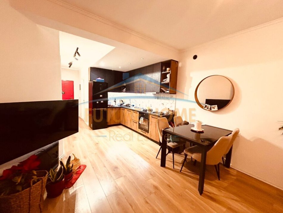 Tirane, shes 2+1+Ballkon Kati 1, 117 m² 180.000 € (Kodra e Diellit 2)