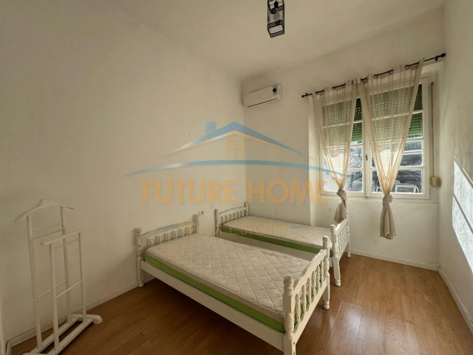 Tirane, jepet me qera apartament 2+1 , 85 m² 600 € (Sheshi Wilson)