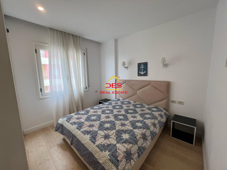 Vlore, jepet me qera apartament 1+1+Ballkon Kati 5, 78 m² 520 € (Rruga Murat Tërbaçi)