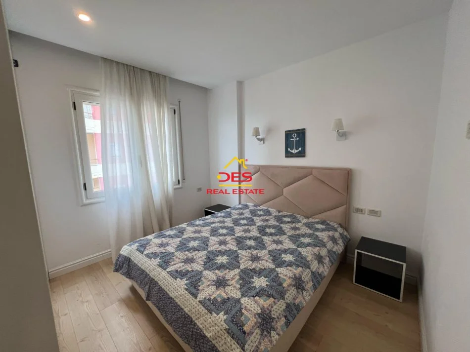 Vlore, jepet me qera apartament 1+1+Ballkon Kati 5, 78 m² 520 € (Rruga Murat Tërbaçi)