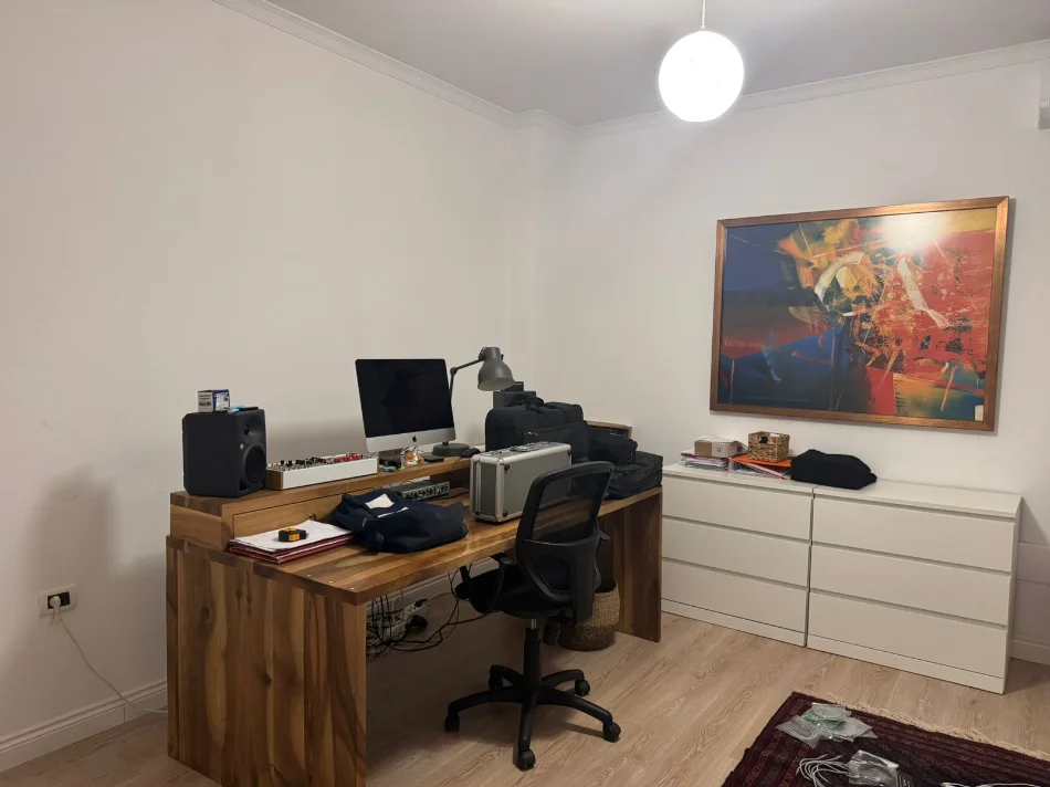 Tirane, jepet me qera Vile 2 Katshe Kati 1, 1.300 € (rruga riza cerova)