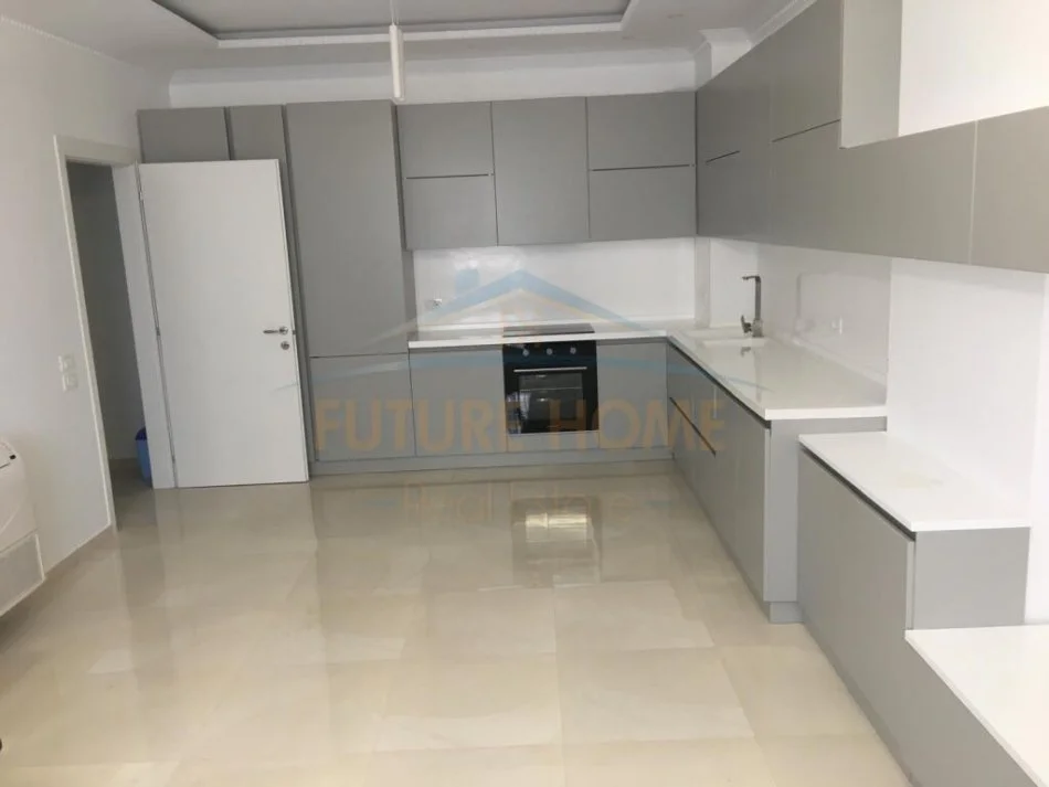 Tirane, shitet apartament 2+1+Ballkon Kati 3, 105 m² 250.000 € (selvia)