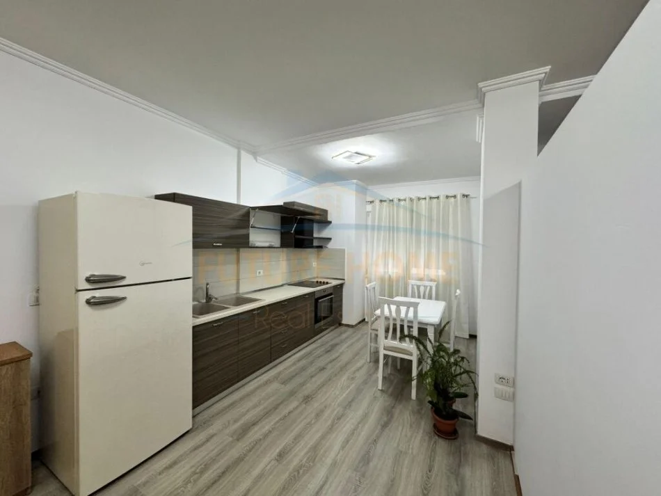 Tirane, jepet me qera apartament 1+1 Kati 4, 75 m² 550 € (oxhaku)